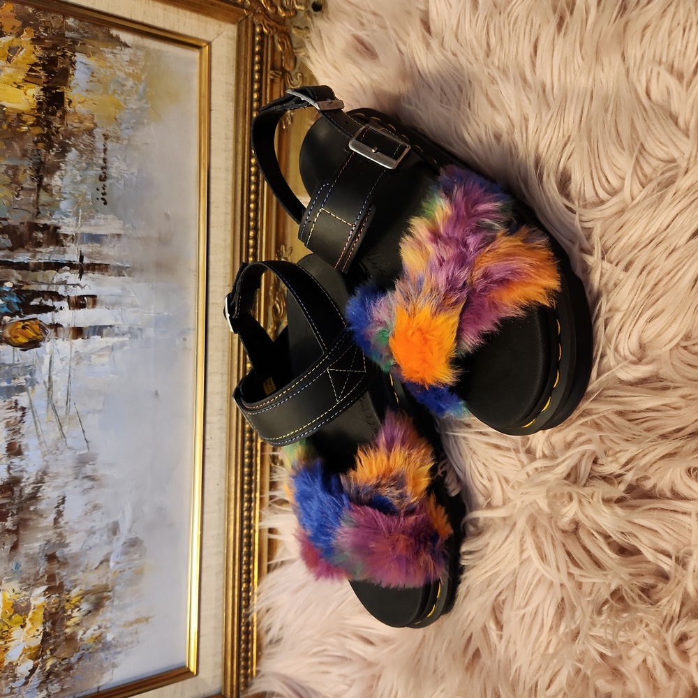C0147 NWOT/NWOB Dr. Martens Sandals